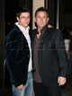 Jonathan con su hermano Anthony en la premiere de la película Winter Solstice en Los Angeles (09/04/2005)